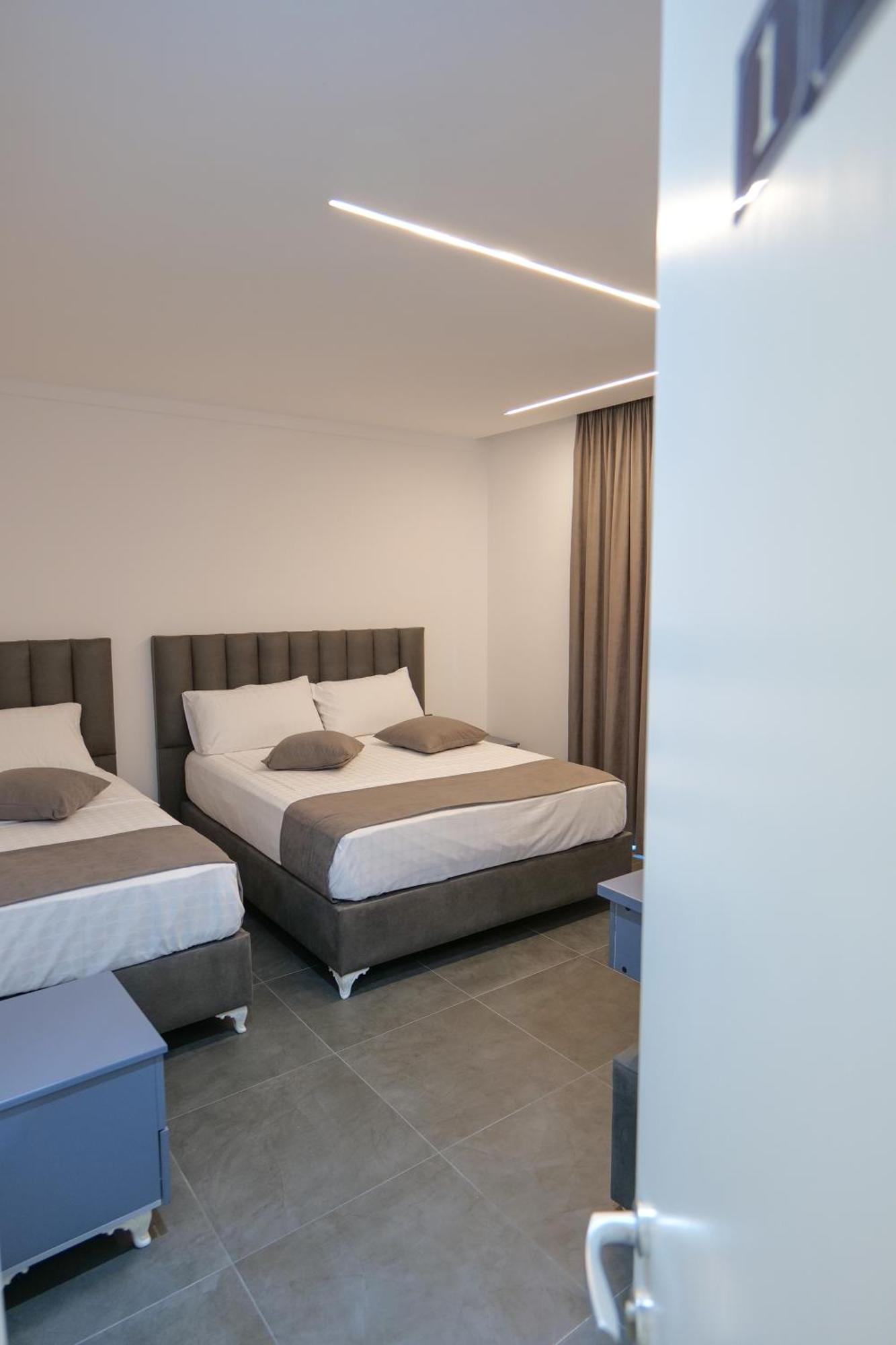 Hotel Celaj Влёра Экстерьер фото