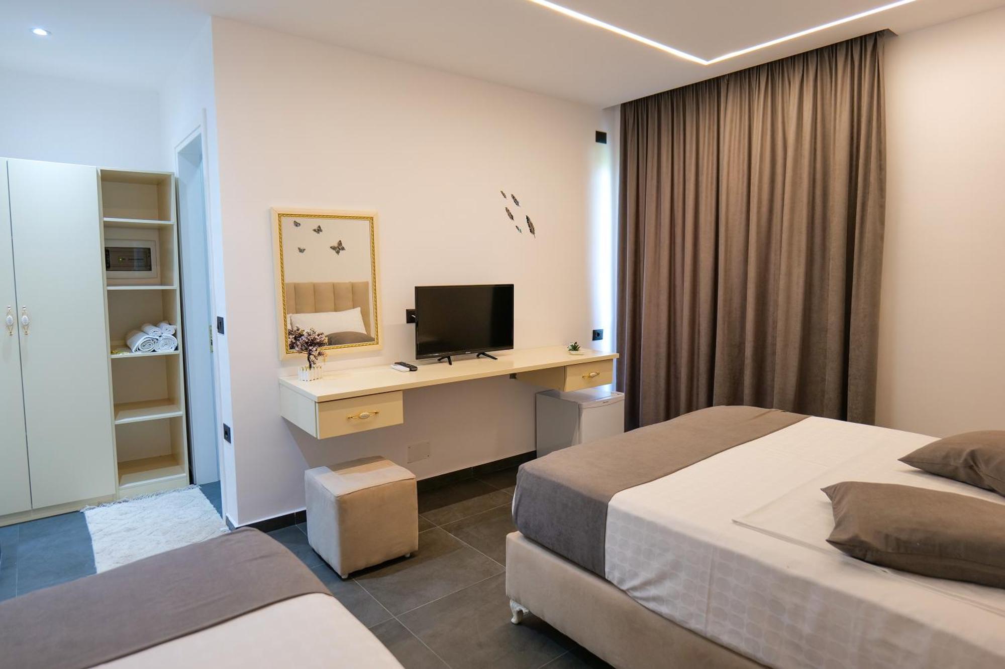 Hotel Celaj Влёра Экстерьер фото