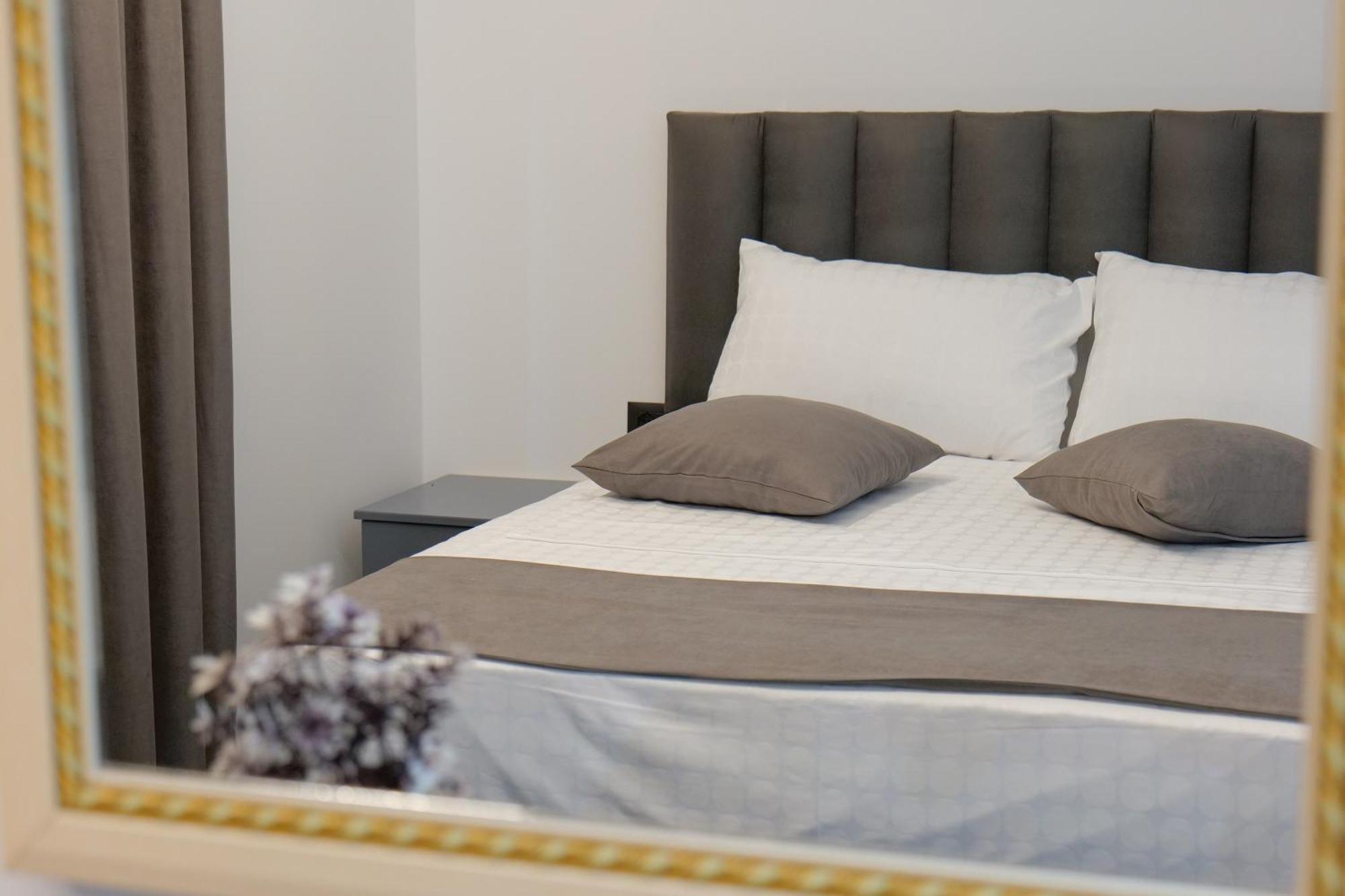 Hotel Celaj Влёра Экстерьер фото