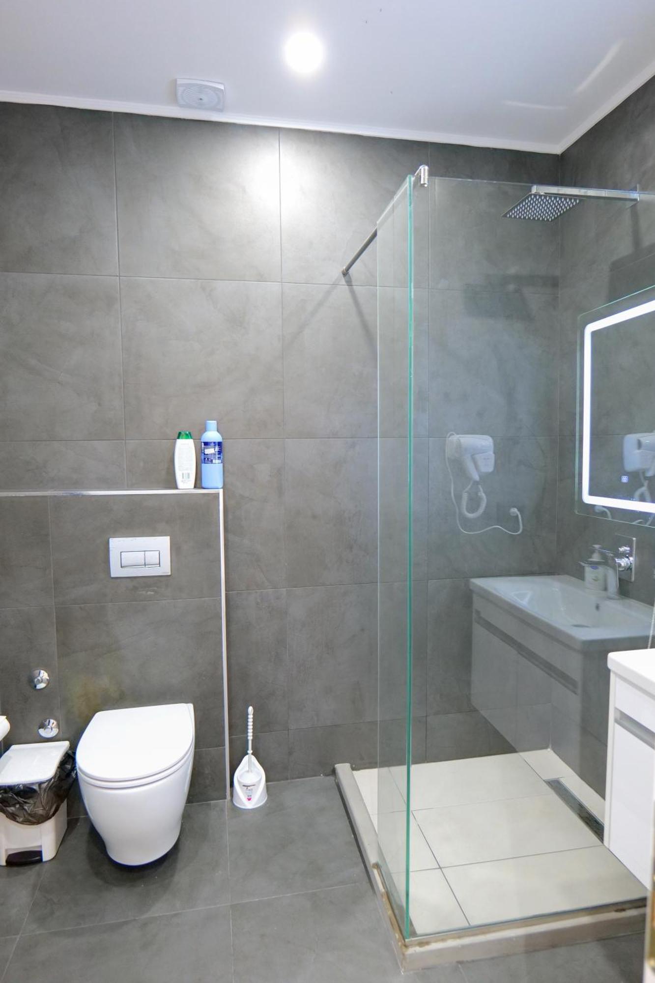 Hotel Celaj Влёра Экстерьер фото