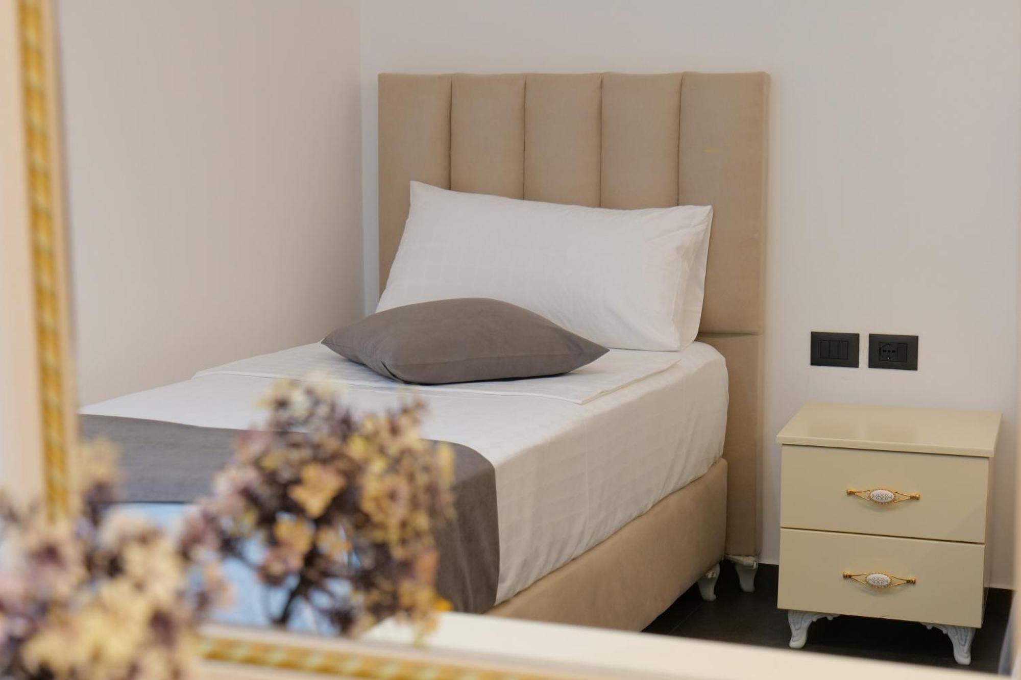 Hotel Celaj Влёра Экстерьер фото