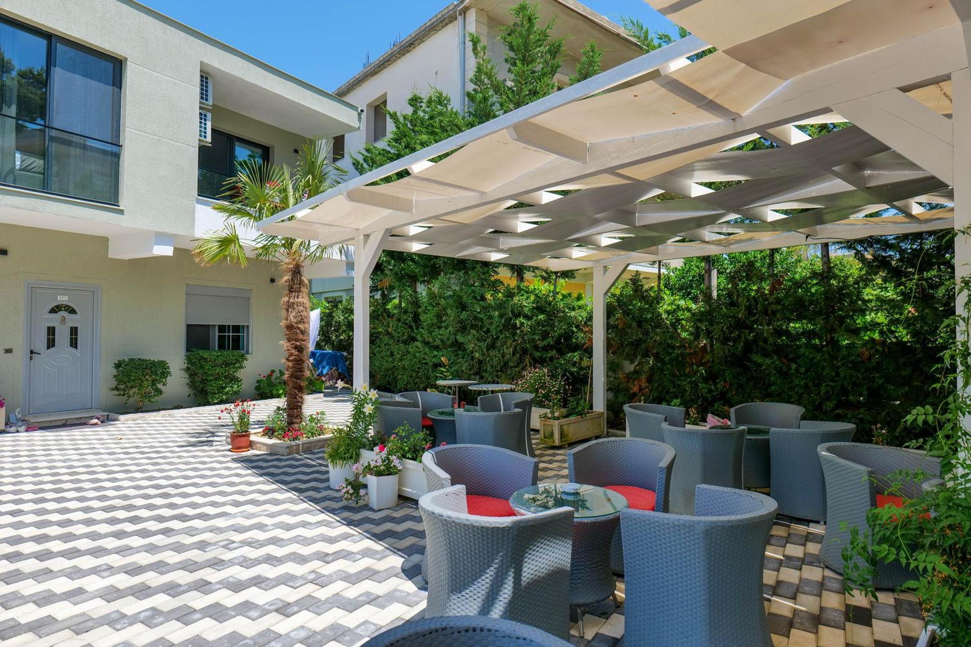 Hotel Celaj Влёра Экстерьер фото