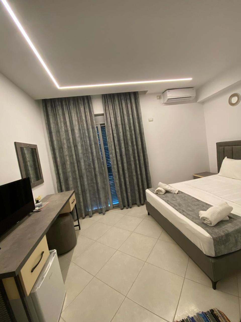 Hotel Celaj Влёра Экстерьер фото